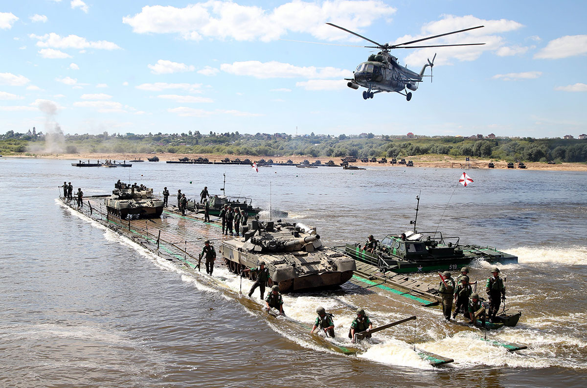 Russian soldiers take part in the Open Water competition for pontoon bridges, part of the International Army Games 2016 in the town of Murom, Russia. 