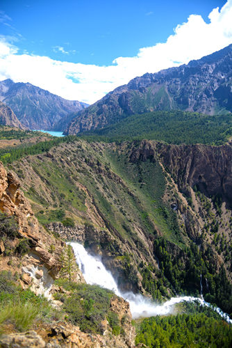 The spectacular 170 m-high waterfall that drains Phoksundo.