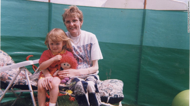 Bethany Gash and her mother in a photo that was left with the letter.