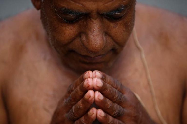 A devotee offers prayer while performing rituals in memory of his deceased father during Kuse Aunse (Father's Day) at Gokarna Temple in Kathmandu, Nepal September 1, 2016. Hindus all over the country, whose fathers have passed away, come to the temple for worship, holy dips, and to present offerings on this occasion. REUTERS/Navesh Chitrakar