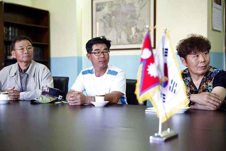 Kite experts Ji Jong Eon, Lee Kyoung Sam, and Kang Seong Soo. 