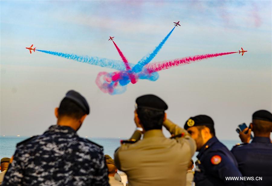 red-arrows-performs-in-kuwait-city7