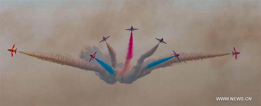 red-arrows-performs-in-kuwait-city8